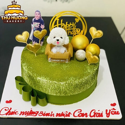 Bánh sinh nhật trang trí những con chó con dễ thương bằng bông trắng