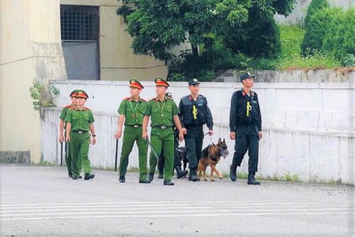 Chó nghiệp vụ tuần tra bảo vệ Nhà máy thủy điện Hòa Bình
