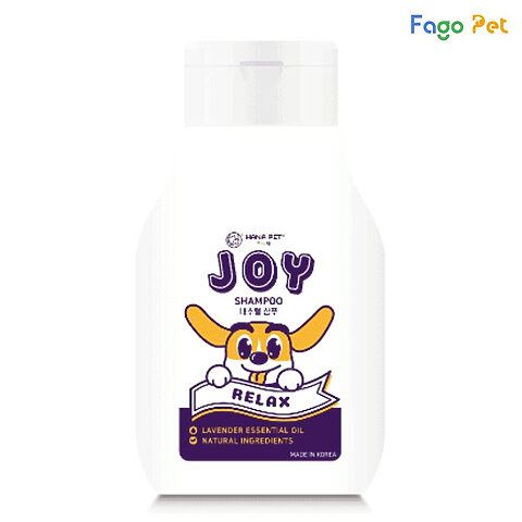 Chú chó với bộ lông sáng bóng, thể hiện hiệu quả của sữa tắm chó mượt lông