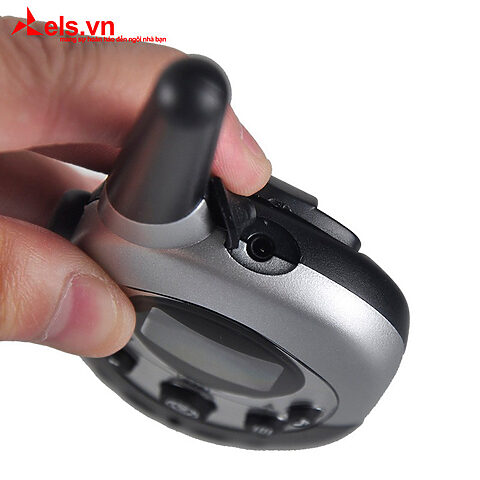 Chủ nuôi sử dụng vòng cổ huấn luyện chó để cải thiện hành vi của thú cưng