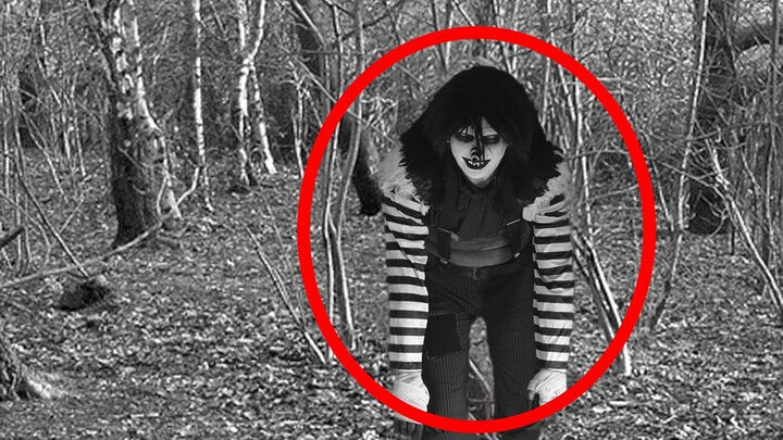 Hình ảnh về CreepyPasta, một chủ đề kinh dị liên quan đến hình ảnh chó cười đáng sợ