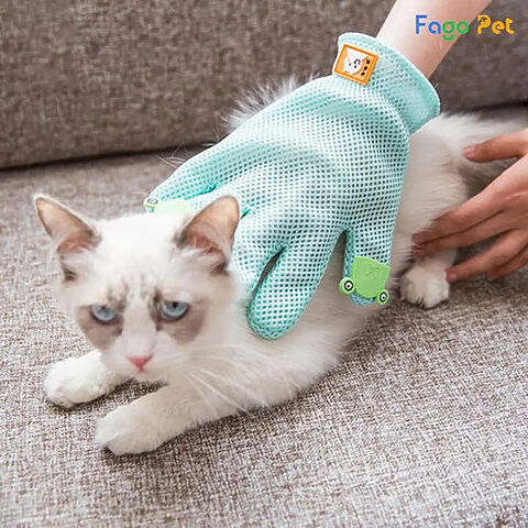 Hướng dẫn vệ sinh găng tay chải lông rụng chó mèo sau khi sử dụng