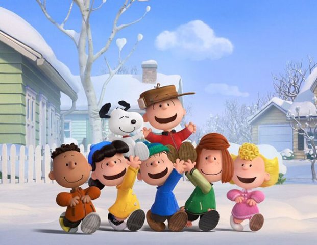 Ảnh chú chó đáng yêu Snoopy ngộ nghĩnh cùng ngôi nhà đỏ biểu tượng