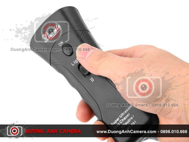 Máy siêu âm đuổi chó KC-501 với góc nhìn trực diện, loa và cảm biến rõ ràng
