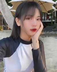 Miêu tả con chó nhà em: Hình ảnh một chú cún con lông trắng mềm mại, đáng yêu, tượng trưng cho tình bạn thân thiết