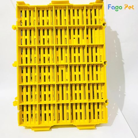 Tấm lót sàn chuồng chó mang lại nhiều công dụng, giữ cho cún cưng thoải mái