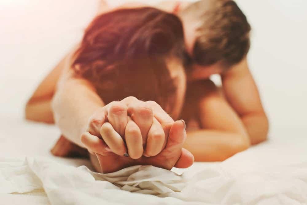 Nằm Mơ Thấy Quan Hệ Với Người Lạ Là Điềm Gì? Giải Mã Ý Nghĩa Tâm Lý Ẩn Sau Tác động tâm lý của giấc mơ về quan hệ tình dục với người lạ