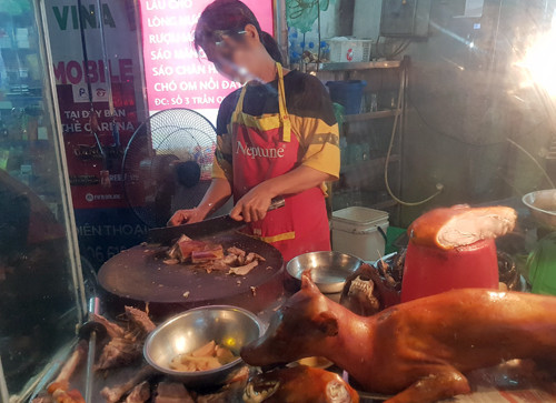 Đánh giá dịch vụ và không gian tại quán thịt chó