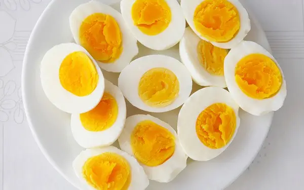 tự làm thức ăn cho cá bảy màu
