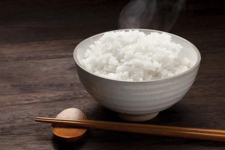 tự làm thức ăn cho cá bảy màu